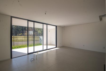 Sala de casa à venda com 3 quartos, 184m² em Hípica, Porto Alegre