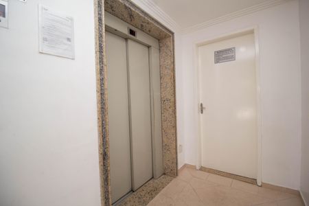 Apartamento à venda com 54m², 2 quartos e 1 vagaHall social - Elevadores