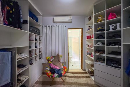 Casa à venda com 207m², 3 quartos e 4 vagasSuíte 2