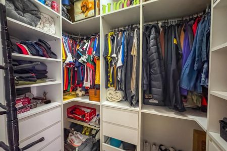 Casa à venda com 207m², 3 quartos e 4 vagasCloset da Suíte 1