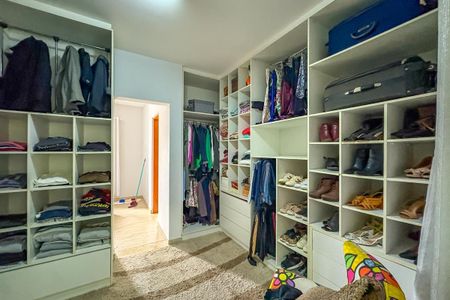 Casa à venda com 207m², 3 quartos e 4 vagasSuíte 2