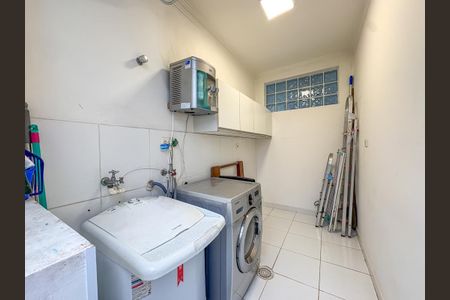 Casa à venda com 207m², 3 quartos e 4 vagasÁrea de Serviço