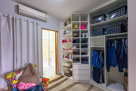 Casa à venda com 207m², 3 quartos e 4 vagasSuíte 2