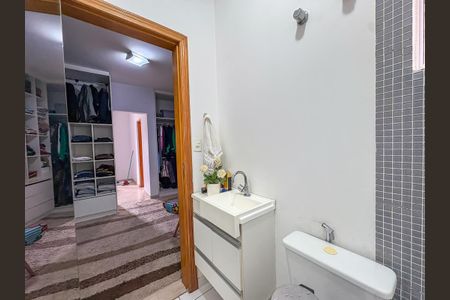 Casa à venda com 207m², 3 quartos e 4 vagasBanheiro da Suíte 2