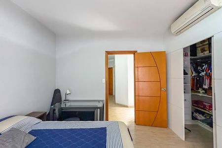 Casa à venda com 207m², 3 quartos e 4 vagasSuíte 1