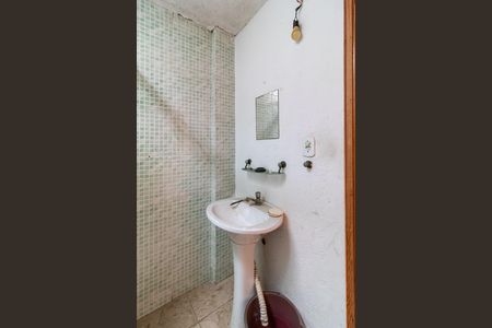 Banheiro de kitnet/studio para alugar com 1 quarto, 30m² em Vila Romana, São Paulo