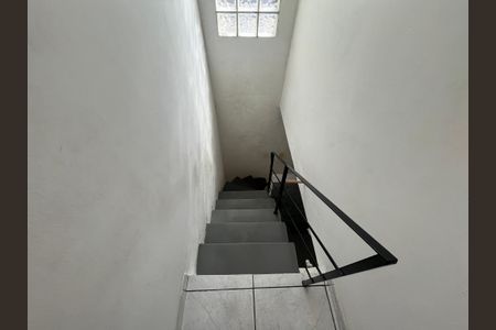 Casa à venda com 140m², 3 quartos e 3 vagasEscada