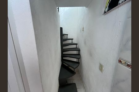 Escada de casa à venda com 3 quartos, 140m² em Santa Teresinha, São Paulo