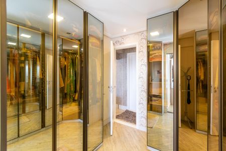 Apartamento à venda com 146m², 2 quartos e 2 vagasCloset da suíte 1