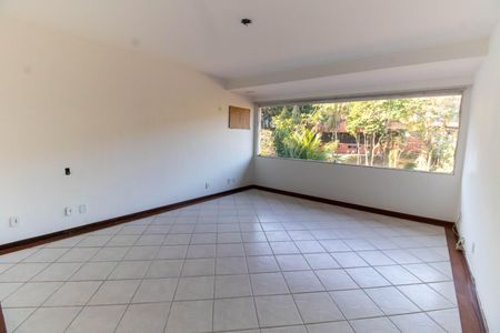 Casa de condomínio à venda com 685m², 4 quartos e 2 vagas Casa de condomínio à venda com 685m², 4 quartos e 2 vagasSuíte 4