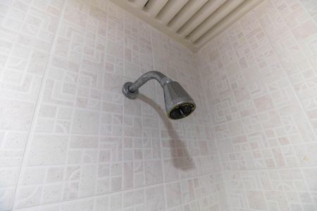 Casa de condomínio à venda com 685m², 4 quartos e 2 vagas Casa de condomínio à venda com 685m², 4 quartos e 2 vagasChuveiro