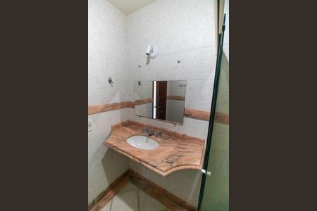 Casa de condomínio à venda com 685m², 4 quartos e 2 vagas Casa de condomínio à venda com 685m², 4 quartos e 2 vagasBanheiro da Suíte 3