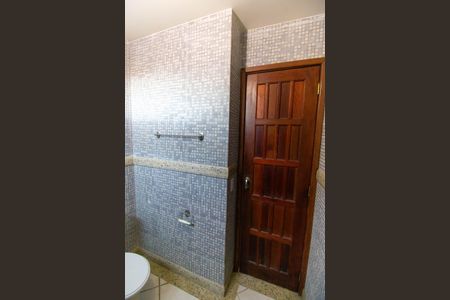 Casa de condomínio à venda com 685m², 4 quartos e 2 vagas Casa de condomínio à venda com 685m², 4 quartos e 2 vagasBanheiro da Suíte 2