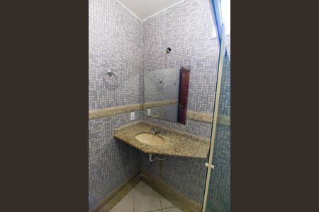 Casa de condomínio à venda com 685m², 4 quartos e 2 vagas Casa de condomínio à venda com 685m², 4 quartos e 2 vagasBanheiro da Suíte 2