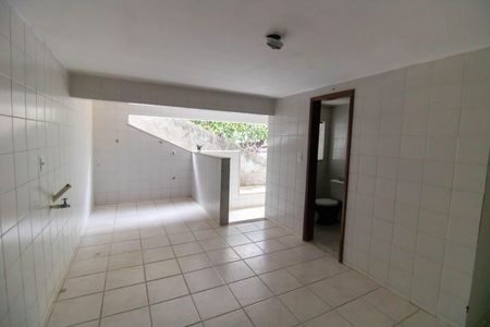 Casa de condomínio à venda com 685m², 4 quartos e 2 vagas Casa de condomínio à venda com 685m², 4 quartos e 2 vagasÁrea de Serviço