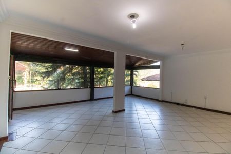 Casa de condomínio à venda com 685m², 4 quartos e 2 vagas Casa de condomínio à venda com 685m², 4 quartos e 2 vagasSala