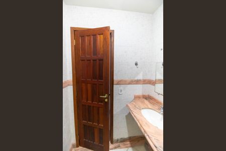 Casa de condomínio à venda com 685m², 4 quartos e 2 vagas Casa de condomínio à venda com 685m², 4 quartos e 2 vagasBanheiro da Suíte 3