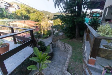 Casa de condomínio à venda com 685m², 4 quartos e 2 vagas Casa de condomínio à venda com 685m², 4 quartos e 2 vagasÁrea externa