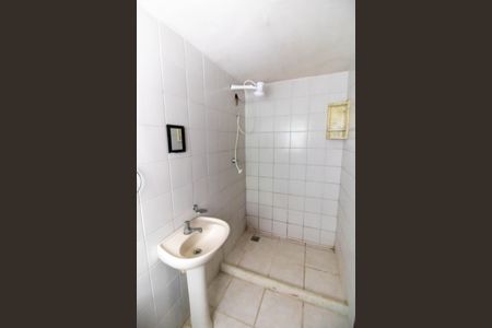 Casa de condomínio à venda com 685m², 4 quartos e 2 vagas Casa de condomínio à venda com 685m², 4 quartos e 2 vagasBanheiro de serviço