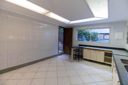 Casa de condomínio à venda com 685m², 4 quartos e 2 vagas Casa de condomínio à venda com 685m², 4 quartos e 2 vagasCozinha