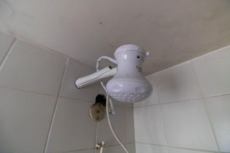 Casa de condomínio à venda com 685m², 4 quartos e 2 vagas Casa de condomínio à venda com 685m², 4 quartos e 2 vagasBanheiro de serviço