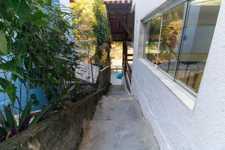 Casa de condomínio à venda com 685m², 4 quartos e 2 vagas Casa de condomínio à venda com 685m², 4 quartos e 2 vagasÁrea externa