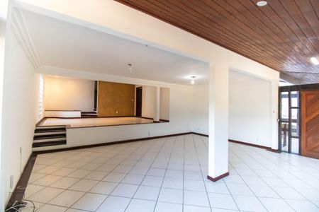 Sala de casa de condomínio à venda com 4 quartos, 685m² em Itaipu, Niterói