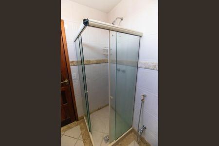 Casa de condomínio à venda com 685m², 4 quartos e 2 vagas Casa de condomínio à venda com 685m², 4 quartos e 2 vagasBanheiro da Suíte 1