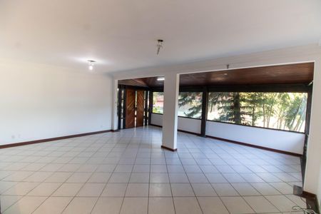 Sala de casa de condomínio à venda com 4 quartos, 685m² em Itaipu, Niterói