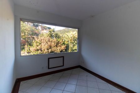 Casa de condomínio à venda com 685m², 4 quartos e 2 vagas Casa de condomínio à venda com 685m², 4 quartos e 2 vagasSuíte 3