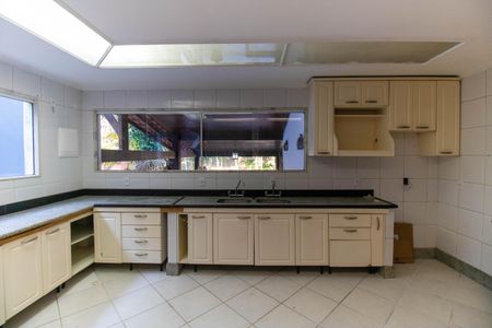 Casa de condomínio à venda com 685m², 4 quartos e 2 vagas Casa de condomínio à venda com 685m², 4 quartos e 2 vagasCozinha