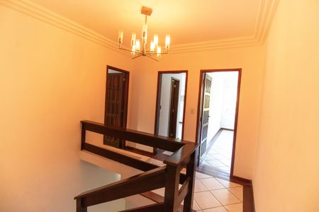 Casa de condomínio à venda com 685m², 4 quartos e 2 vagas Casa de condomínio à venda com 685m², 4 quartos e 2 vagasCorredor