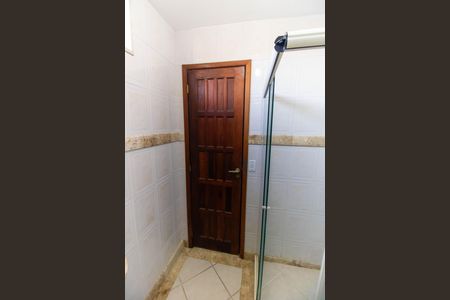 Casa de condomínio à venda com 685m², 4 quartos e 2 vagas Casa de condomínio à venda com 685m², 4 quartos e 2 vagasBanheiro da Suíte 1