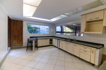 Casa de condomínio à venda com 685m², 4 quartos e 2 vagas Casa de condomínio à venda com 685m², 4 quartos e 2 vagasCozinha