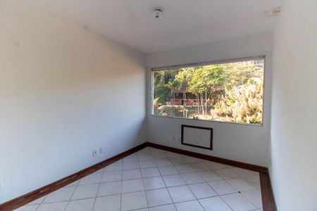 Casa de condomínio à venda com 685m², 4 quartos e 2 vagas Casa de condomínio à venda com 685m², 4 quartos e 2 vagasSuíte 3
