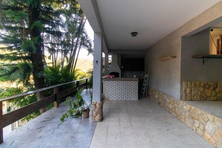 Casa de condomínio à venda com 685m², 4 quartos e 2 vagas Casa de condomínio à venda com 685m², 4 quartos e 2 vagasÁrea externa