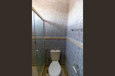 Casa de condomínio à venda com 685m², 4 quartos e 2 vagas Casa de condomínio à venda com 685m², 4 quartos e 2 vagasBanheiro da Suíte 2