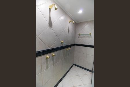 Casa de condomínio à venda com 685m², 4 quartos e 2 vagas Casa de condomínio à venda com 685m², 4 quartos e 2 vagasBanheiro da Suíte 4