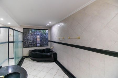 Casa de condomínio à venda com 685m², 4 quartos e 2 vagas Casa de condomínio à venda com 685m², 4 quartos e 2 vagasBanheiro da Suíte 4