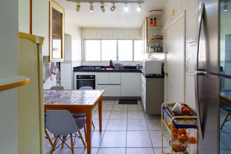 Apartamento à venda com 139m², 4 quartos e 2 vagasCozinha