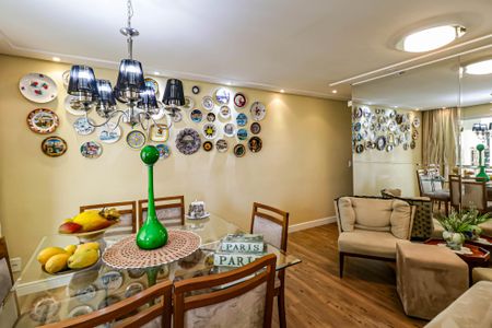 Apartamento à venda com 95m², 3 quartos e 2 vagas Apartamento à venda com 95m², 3 quartos e 2 vagasSala