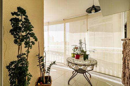 Apartamento à venda com 95m², 3 quartos e 2 vagas Apartamento à venda com 95m², 3 quartos e 2 vagasVaranda