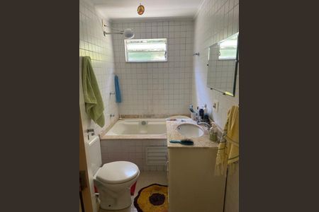 Casa à venda com 158m², 4 quartos e sem vaga