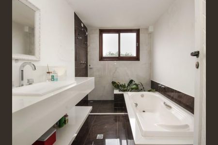 Casa à venda com 250m², 3 quartos e 3 vagas