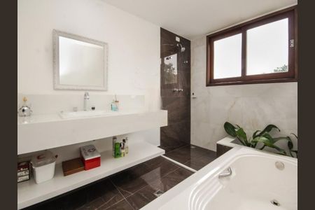 Casa à venda com 250m², 3 quartos e 3 vagas