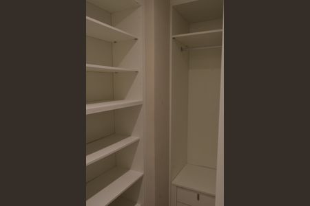 Apartamento à venda com 168m², 3 quartos e 2 vagas Apartamento à venda com 168m², 3 quartos e 2 vagasCloset da Suíte 1