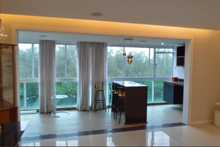 Apartamento à venda com 168m², 3 quartos e 2 vagas Apartamento à venda com 168m², 3 quartos e 2 vagasSala