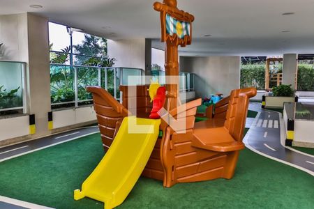 Apartamento à venda com 168m², 3 quartos e 2 vagas Apartamento à venda com 168m², 3 quartos e 2 vagasÁrea comum - Playground