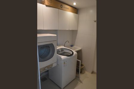 Apartamento à venda com 168m², 3 quartos e 2 vagas Apartamento à venda com 168m², 3 quartos e 2 vagasÁrea de Serviço