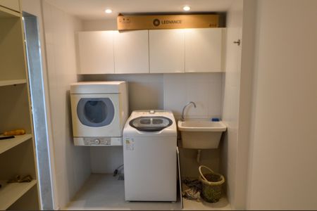 Apartamento à venda com 168m², 3 quartos e 2 vagas Apartamento à venda com 168m², 3 quartos e 2 vagasÁrea de Serviço